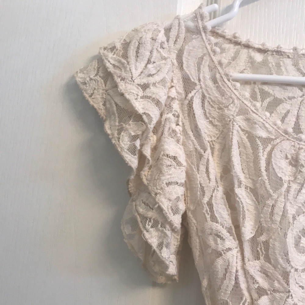 Ivory netted blouse. - Picture 3 of 5